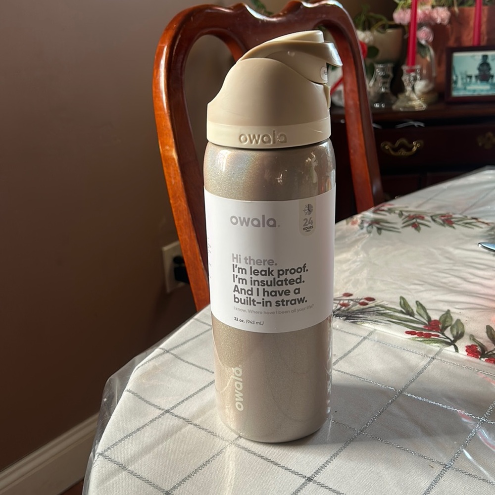 Brand New Limited Edition Sold Out Holiday Owala